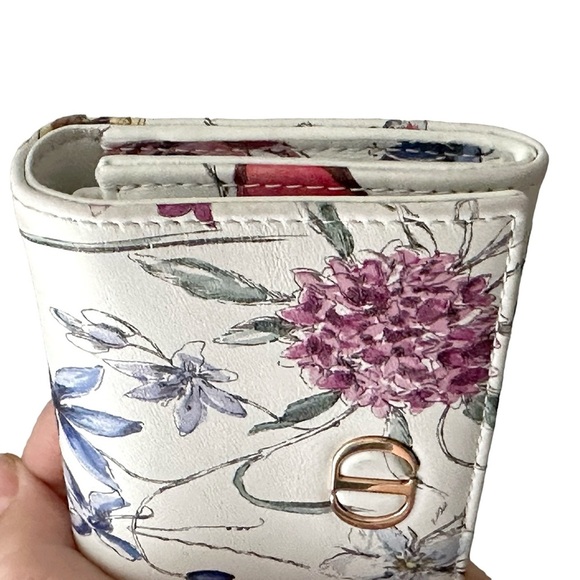 Christian Dior Caro 4 Saisons Hiver Printed White Calfskin Bi-Fold Small Wallet - Picture 4 of 11